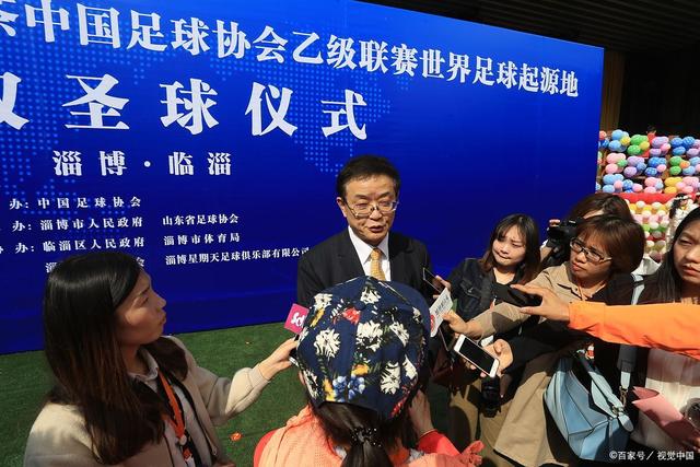 奥乒赛王楚钦输内战失控 两度摔拍子差点砸到队友