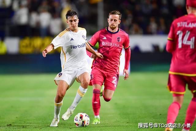 欧冠-迪亚斯头球破门 AC米兰主场1-0热刺